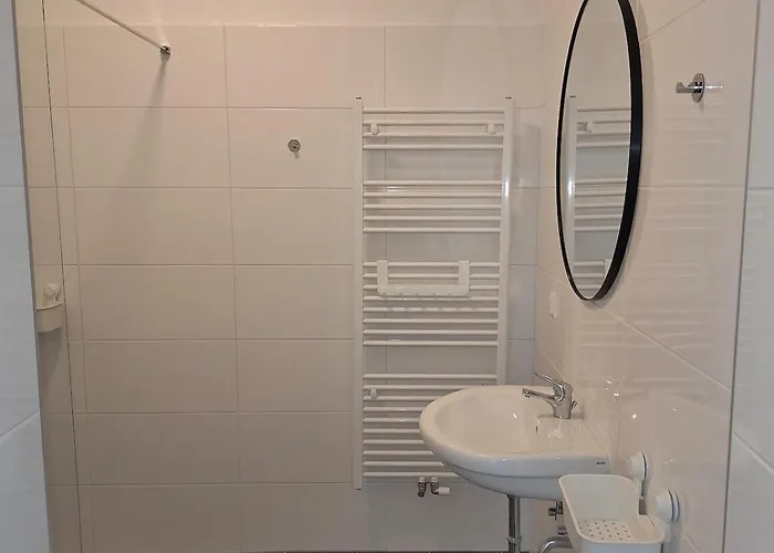 Brand New 5 Bedroom In Location *