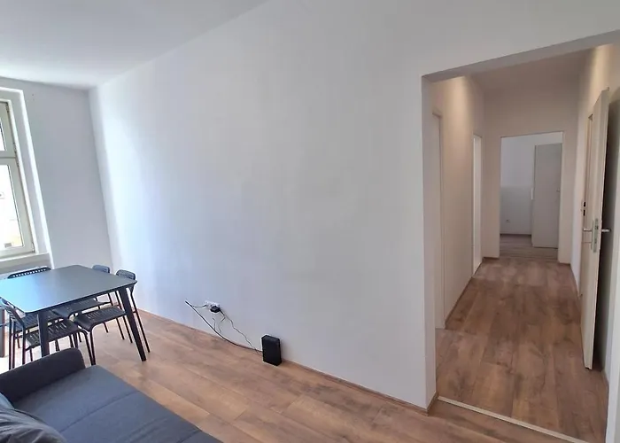 Brand New 5 Bedroom In Location *